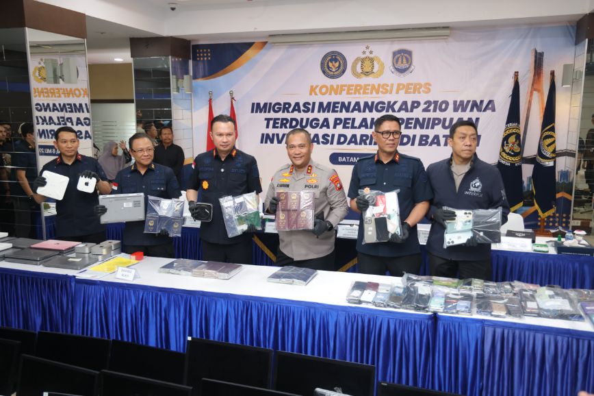 Kapolda Kepri Hadiri Pengungkapan 210 WNA Terduga Pelaku Online Scam Internasional di Batam